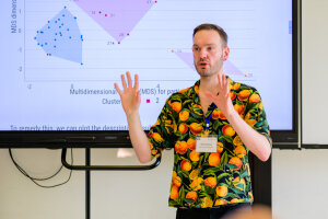 Maik-Thalmann-giving-a-talk-at-Expressivity-2-Bochum